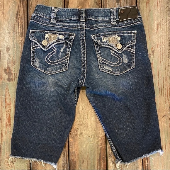 Silver Jeans 30 (US 8) Suki Flap Capri Bermuda Denim Shorts Mid Rise Rhinestones - Picture 3 of 10